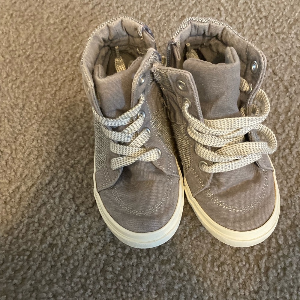 Kids sneakers